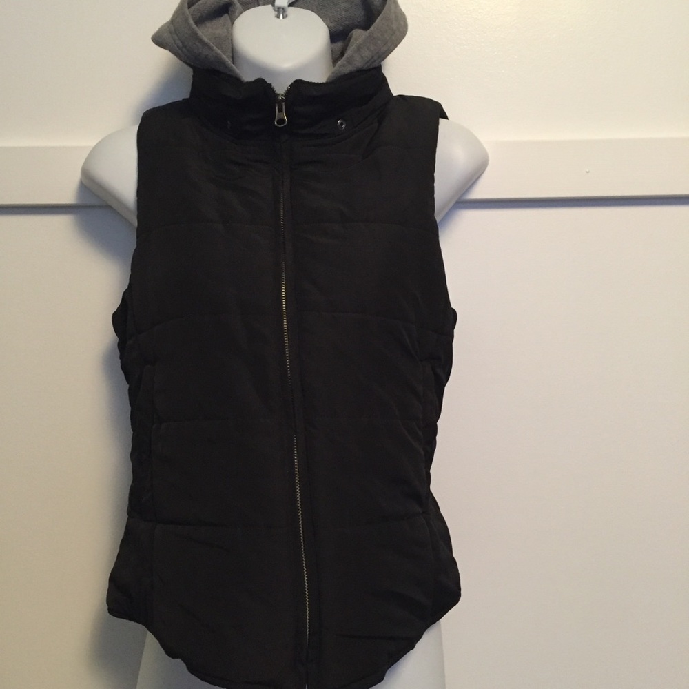 Motherhood Maternity vest hoodie top size large